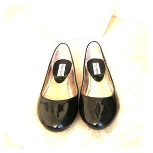 Steve Madden Black Flats